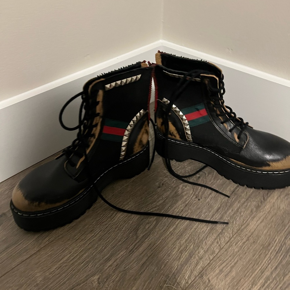 Steve Madden Stud boots